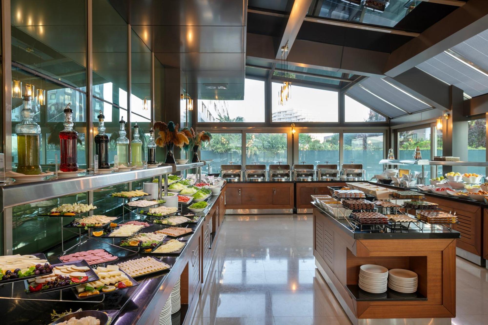 Miracle Istanbul Asia Airport Hotel & Spa Εξωτερικό φωτογραφία The buffet at the hotel