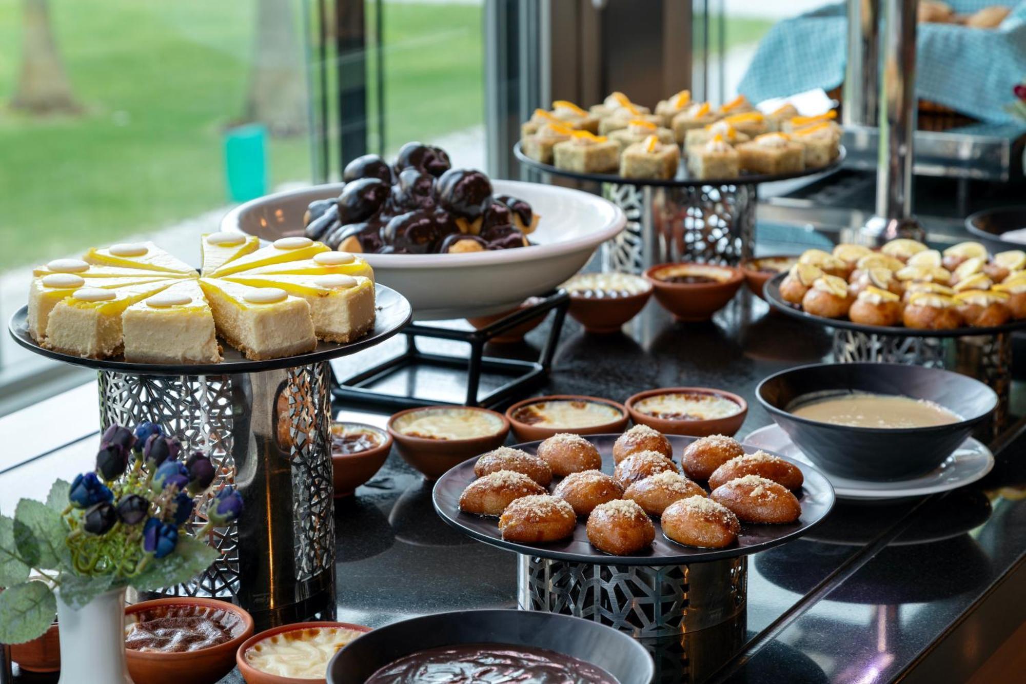 Miracle Istanbul Asia Airport Hotel & Spa Εξωτερικό φωτογραφία A dessert buffet